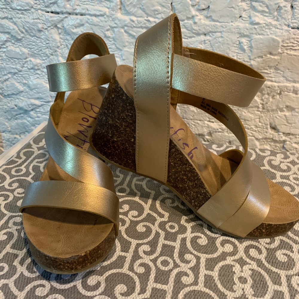 Blowfish Malibu Gold wedge sandals Sz 8